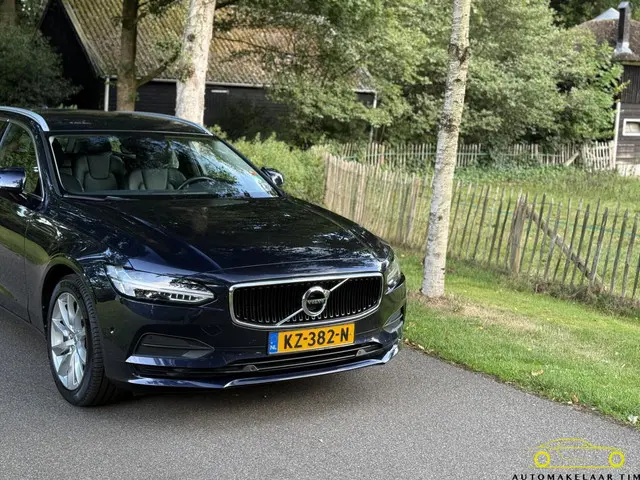 Volvo V90 2.0 T5 Momentum / Orig. NL / NAP 2017 Benzine 31
