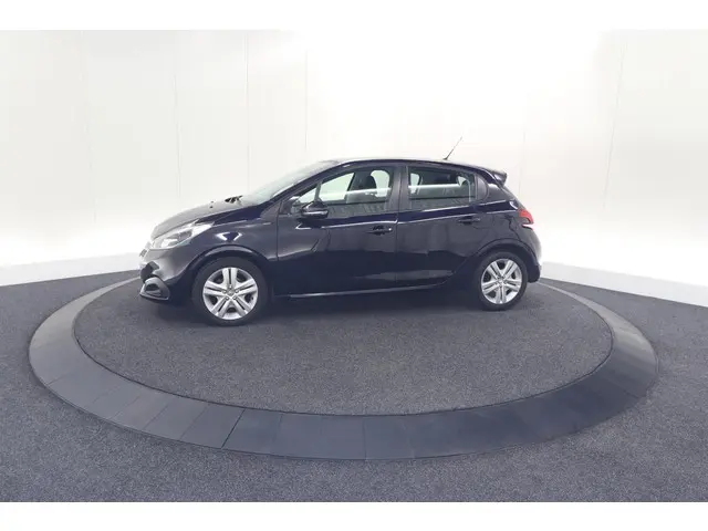 Peugeot 208 PureTech 82 Signature 2019 Benzine 67