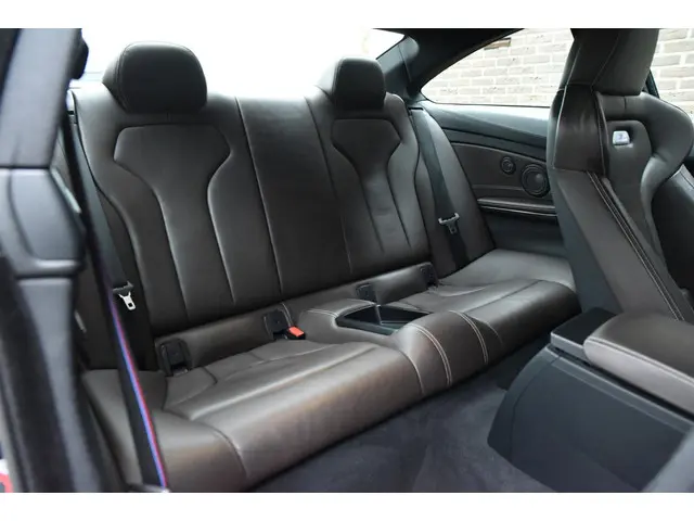 BMW M4 4-serie Coupé Competition 2017 Benzine 43