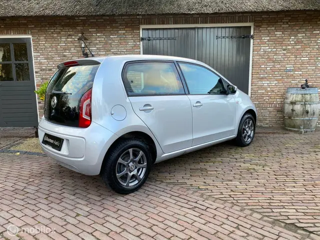 Volkswagen up! 1.0 take up! BlueMotion 2015 Benzine 6