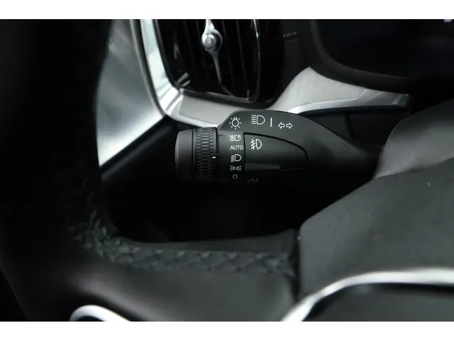 Volvo V60 T8 Recharge Ultra Dark 2025 Hybride Benzine 11