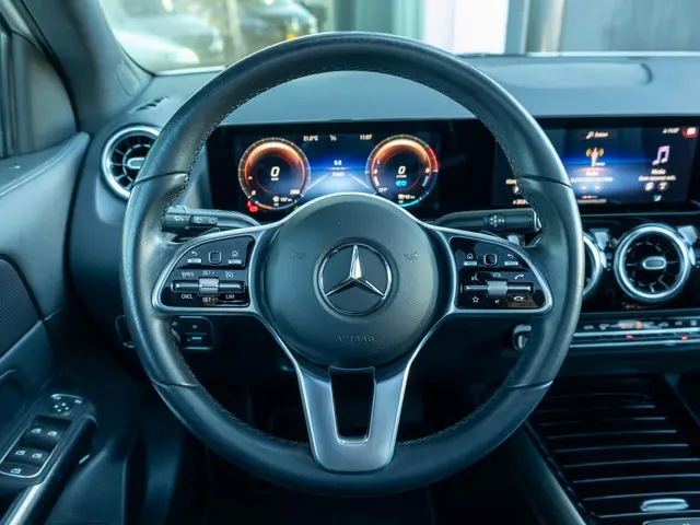 Mercedes-Benz GLA 250 e 2021 Hybride Benzine 10