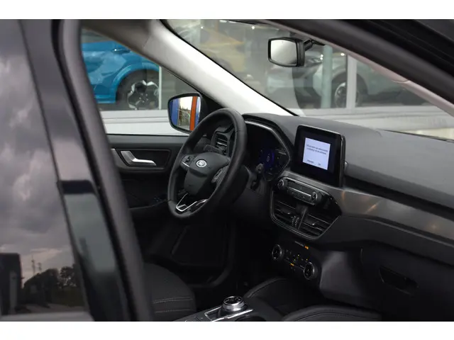 Ford Kuga 2.5 FHEV Titanium 2023 Hybride Benzine 29