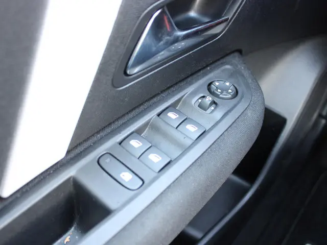 Citroën C4 HYBRID 145 BUSINESS 2025 Hybride Benzine 24