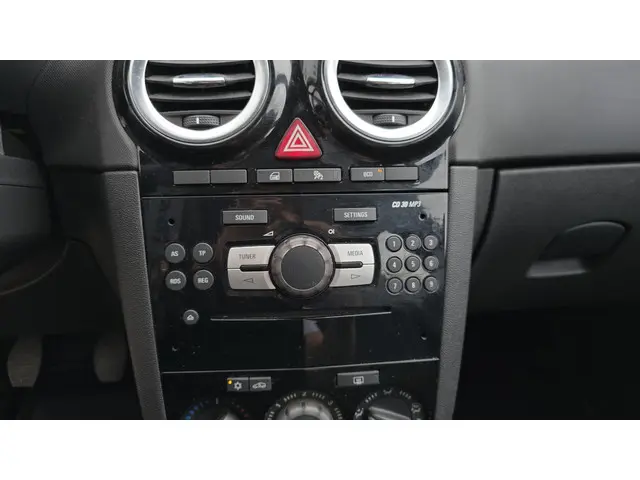 Opel Corsa 1.2-16V Berlin 2014 Benzine 9