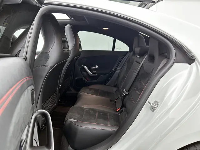 Mercedes-Benz CLA 180 AMG Line 2023 Hybride Benzine 20