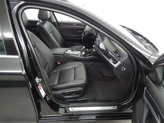 BMW 5 Serie Touring 520i Luxury Edition 2013 Benzine 10