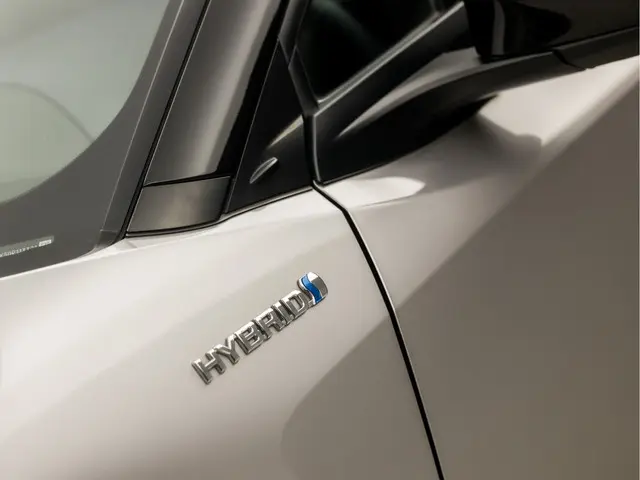 Toyota C-HR 1.8 Hybrid Sport 2018 Hybride Benzine 35