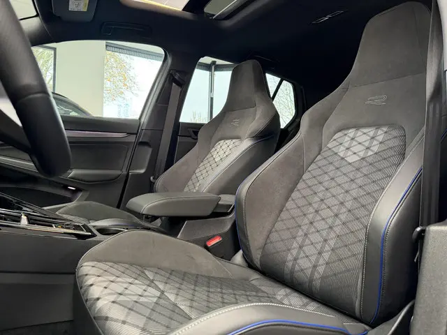 Volkswagen Golf 1.5 R Line 2025 Hybride Benzine 10