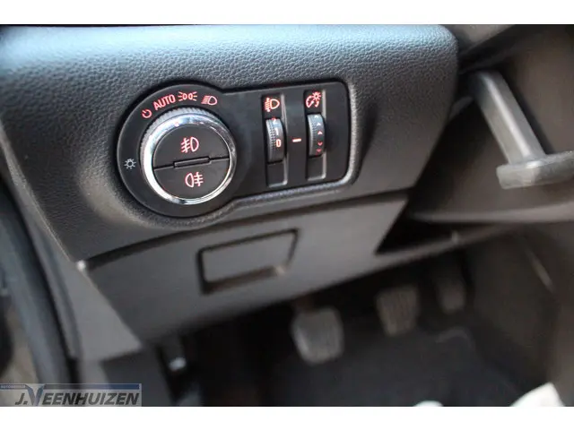 Opel Astra Sports Tourer 1.4 Turbo Blitz 2015 Benzine 17