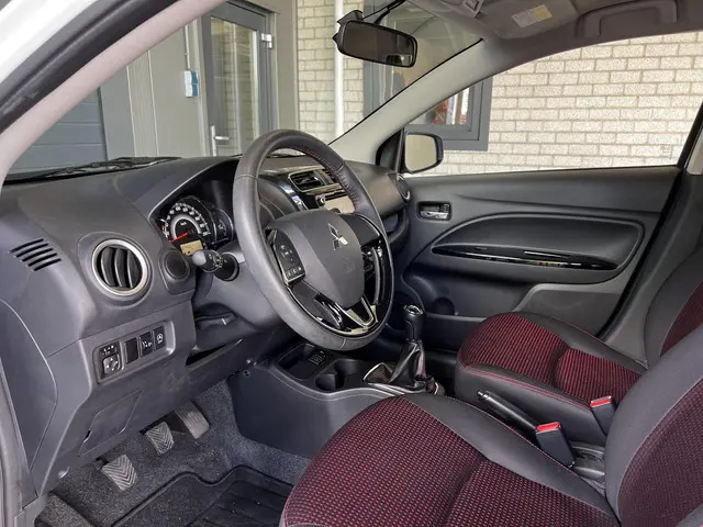 Mitsubishi Space Star 1.2 Connect Pro 2018 Benzine 28