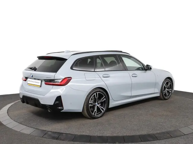 BMW 3 Serie Touring 318i 2025 Benzine 2