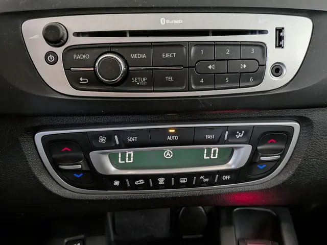 Renault Grand Scénic 1.2 TCe Bose 2013 Benzine 13