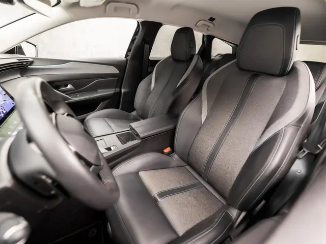 Peugeot 308 SW 1.2 PureTech Allure Sport 2022 Benzine 15