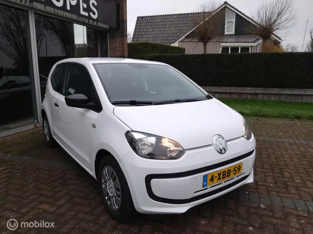 Volkswagen up! 1.0 groove up! BlueMotion 2014 Benzine 8