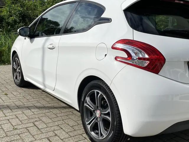 Peugeot 208 1.2i 82pk Active 2013 Benzine 15