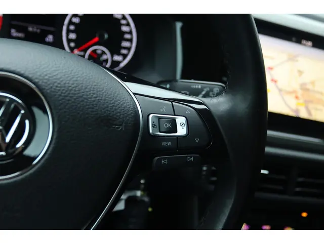 Volkswagen Polo 1.0 TSI COMFORTLINE 2017 Benzine 18