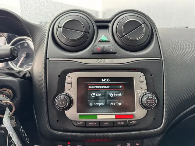 Alfa Romeo MiTo 0.9 TwinAir Exclusive 2016 Benzine 33