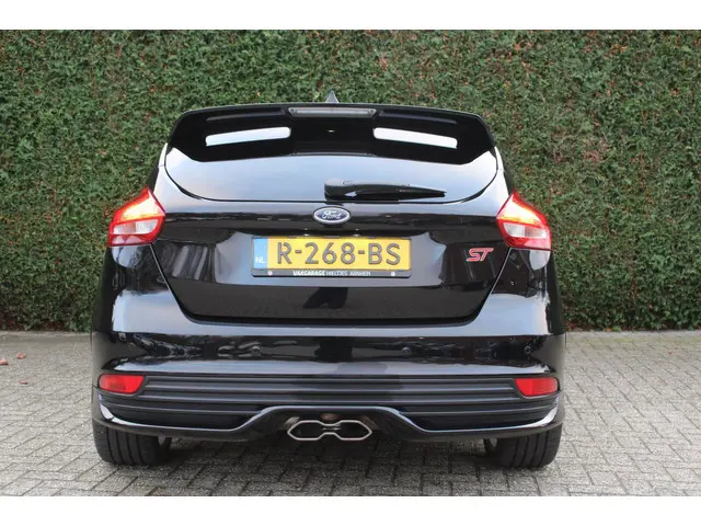 Ford Focus 2.0 ST kleppenuitlaat 2017 Benzine 4