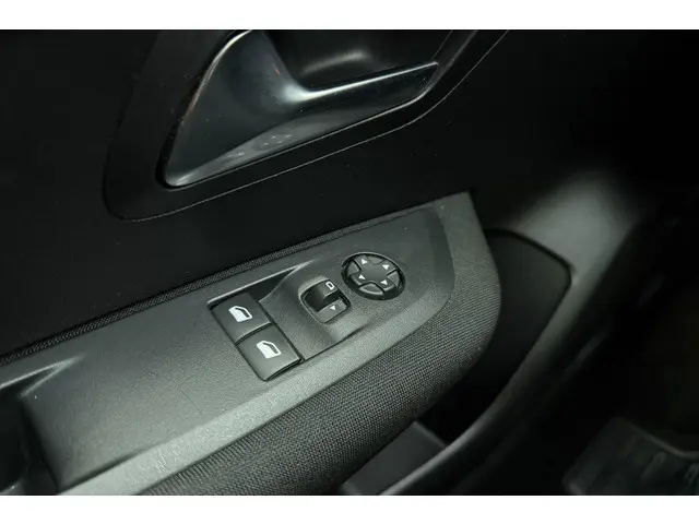 Peugeot 208 1.2 PureTech Active 2020 Benzine 18