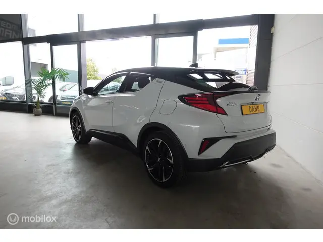 Toyota C-HR 2