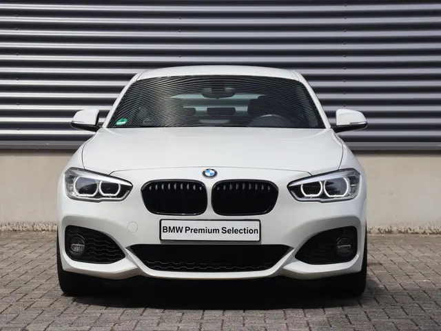 BMW 1 Serie 3-deurs 116i 2018 Benzine 3