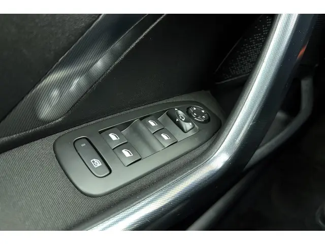 Peugeot 2008 1.2 PureTech Allure 2016 Benzine 19