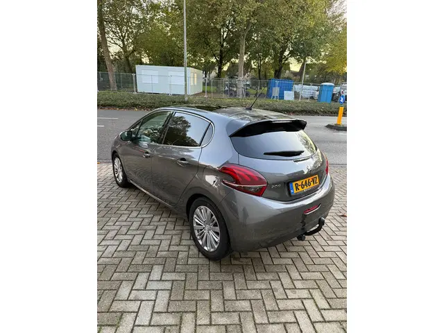 Peugeot 208 1.2 PureTech Allure 2019 Benzine 3