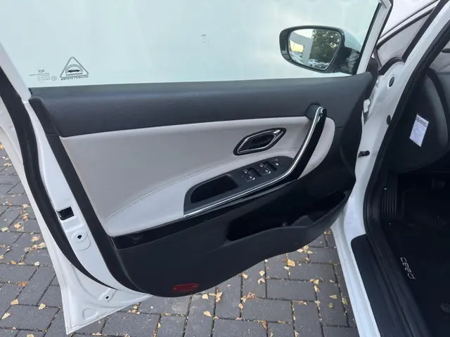 Kia cee'd Sportswagon 1.6 GDI ExecutiveLine 2015 Benzine 33