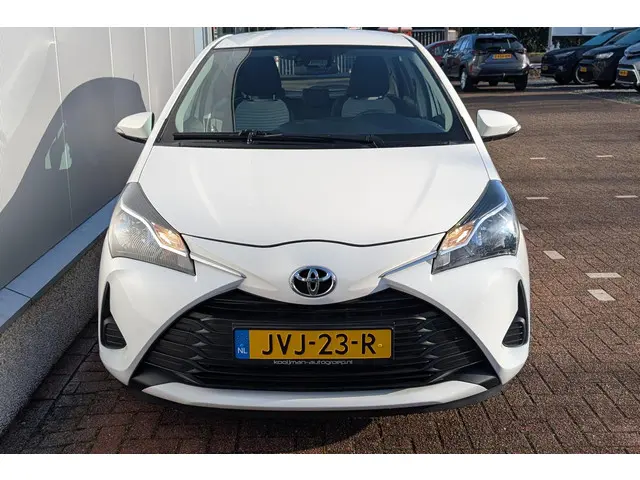 Toyota Yaris 1.5 VVT-i Design Red 2020 Benzine 12