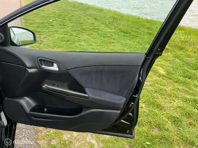 Honda Civic 1.4 Sport Business Edition 2014 Benzine 14
