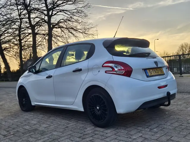 Peugeot 208 1.0 VTi Access 2014 Benzine 6