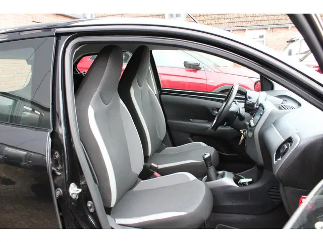 Toyota Aygo 1.0 VVT-i x-play 2020 Benzine 14