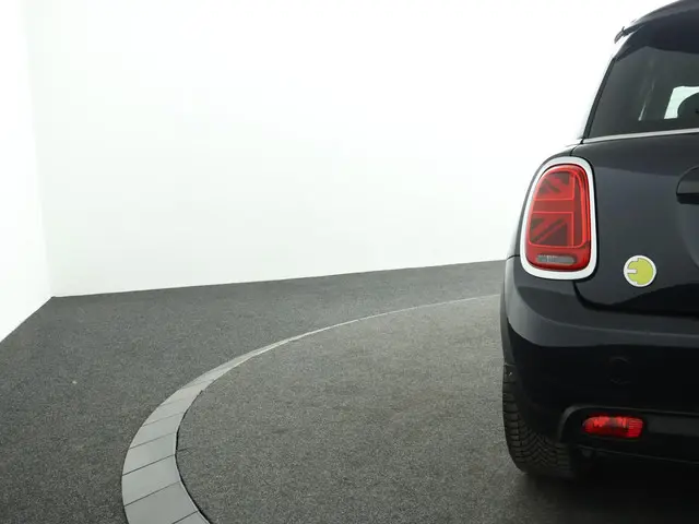 MINI Electric Mini MINI Yours 33 kWh 2023 Elektrisch 35
