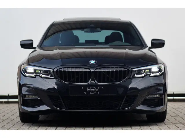 BMW 3 Serie 330i High Executive 2019 Benzine 8