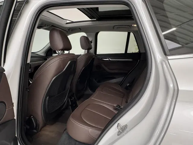 BMW X1 sDrive20i High Executive 2018 Benzine 36