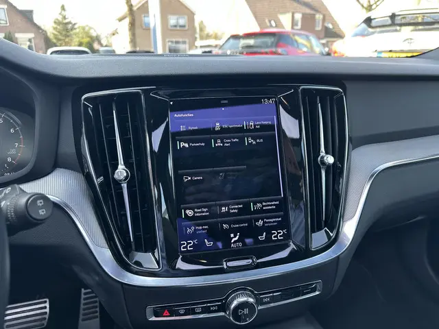 Volvo V60 2.0 B3 163 PK R-Design Automaat 2021 Benzine 22