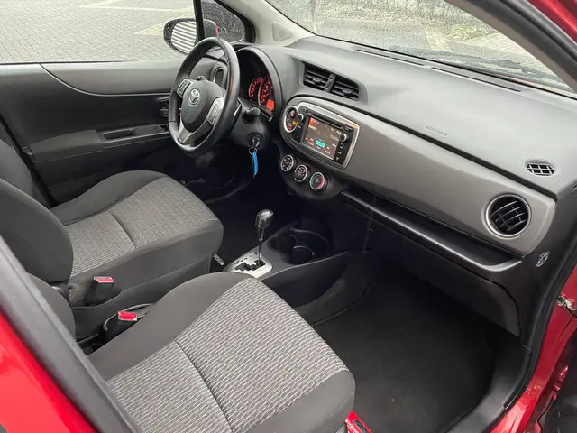 Toyota Yaris 1.3 VVT-i Dynamic|automaat| 2013 Benzine 17