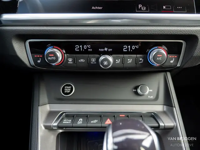Audi Q3 45 TFSI e S-Line 2021 Hybride Benzine 31