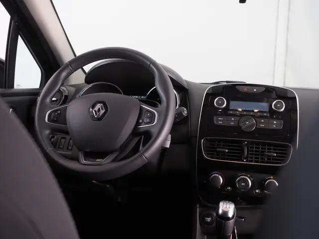 Renault Clio Estate 0.9 TCe Limited 2020 Benzine 22