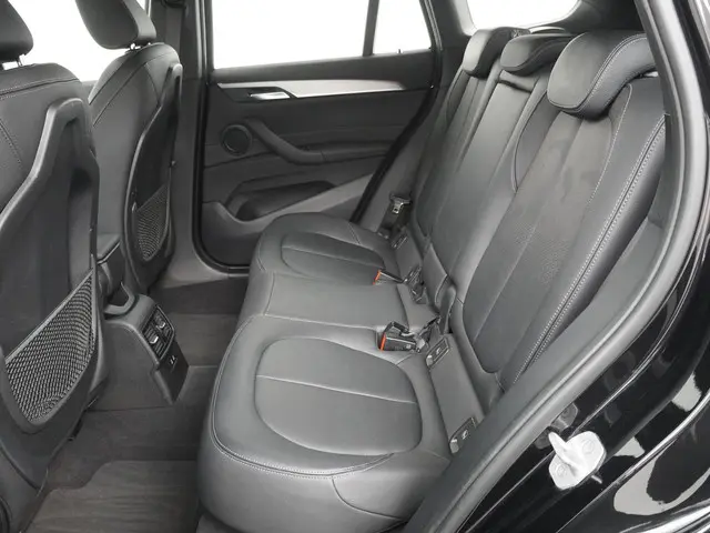 BMW X1 sDrive18i High Executive Edition 2019 Benzine 14