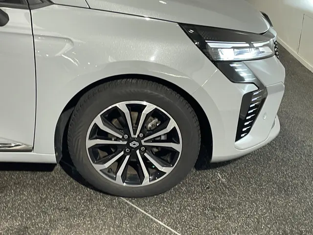 Renault Clio 1.0 TCe 90 GPF techno 2023 Benzine 24