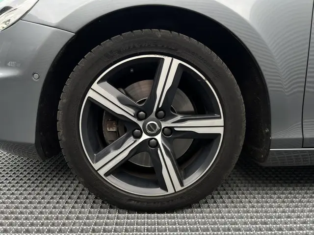 Volvo V40 1.5 T3 Polar+ Sport 2019 Benzine 4