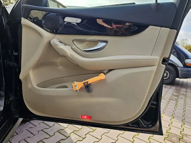 Mercedes-Benz GLC 250 4MATIC Prestige 2017 Benzine 38