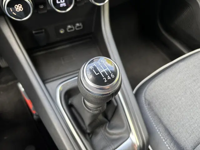 Renault Captur 1.0 TCe 90 techno 2023 Benzine 24