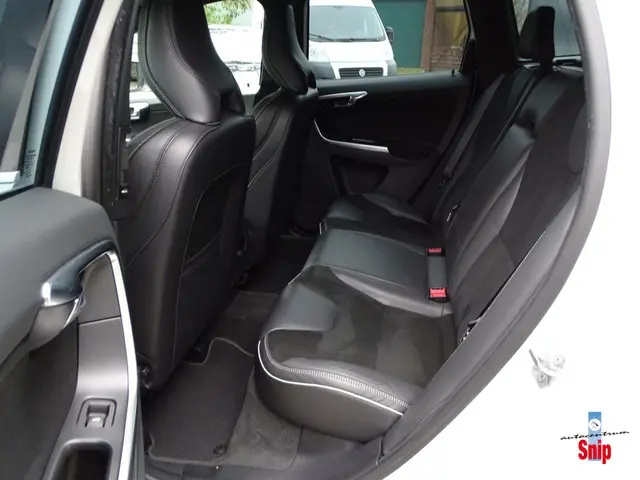 Volvo XC60 2.0 T5 R-Design Automaat. 2017 Benzine 11