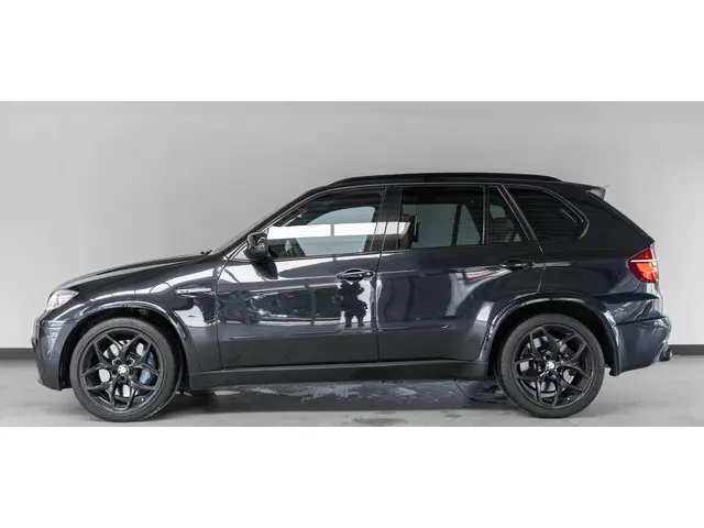BMW X5 4.4i M 556 PK Akrapovic Full Option 2012 Benzine 42