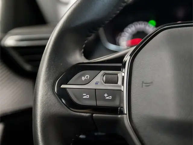 Peugeot 2008 1.2 PureTech Sport 2020 Benzine 17