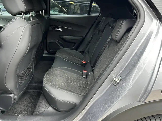 Peugeot 2008 1.2 Turbo 130 PK GT 2024 Benzine 38