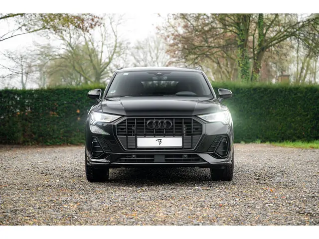 Audi Q3 45 TFSI e S edition 2024 Hybride Benzine 30